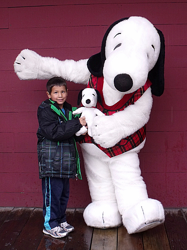 knotts berry farm snoopy plush