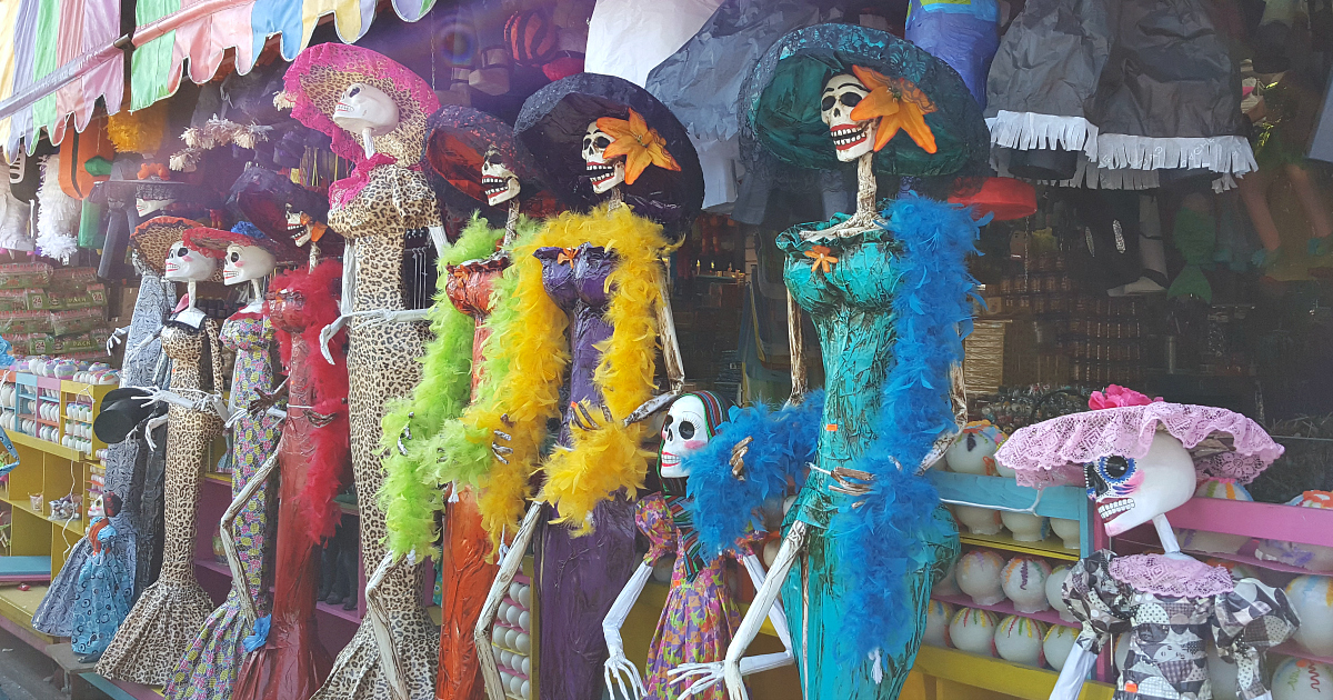 dia de los muertos sculptures