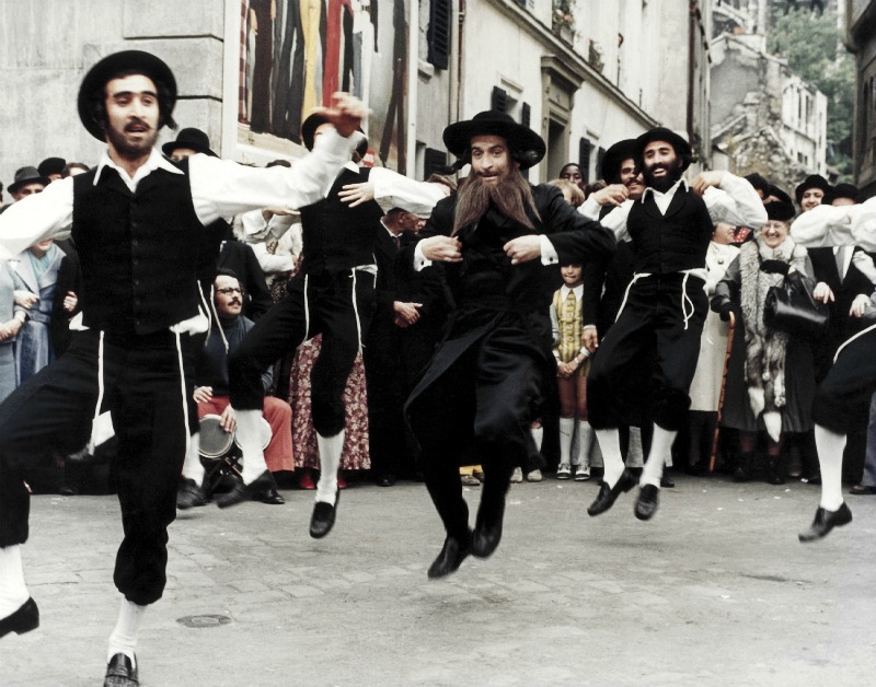 jewish men dancing