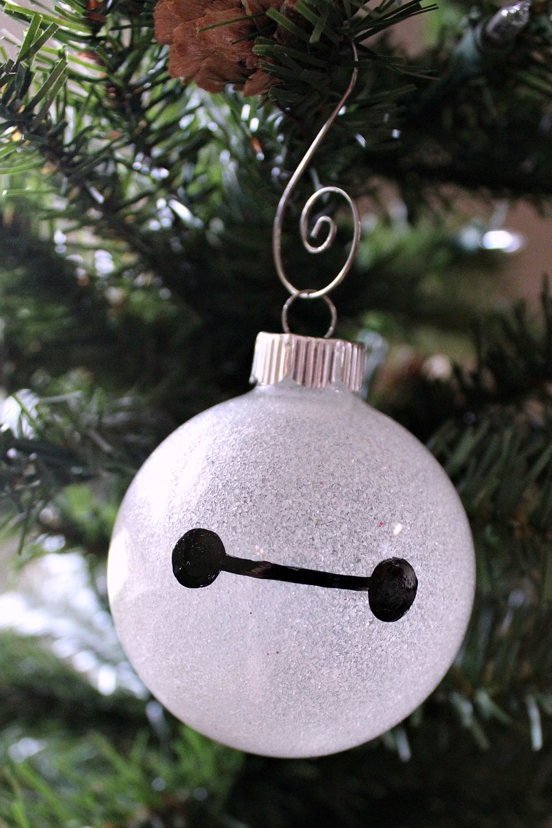 Baymax Ornament Craft #BigHero6 #BigHero6 #baymax #disneycraft #baymaxcraft #ChristmasOrnament