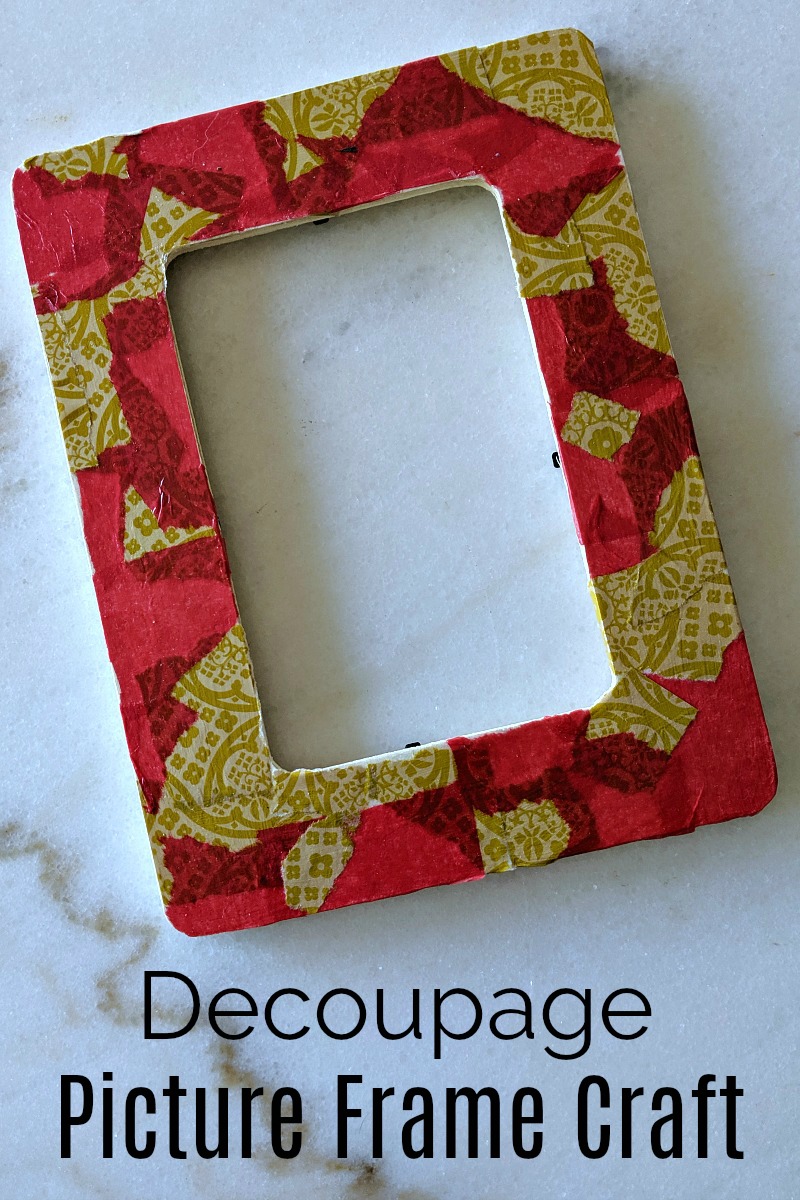 Holiday Decoupage Picture Frame Craft - Mod Podge DIY for Kids and Adults #Decoupage #ModPodge #DIYGift #PictureFrame #PictureFrameCraft #Craft #KidsCraft #AdultCraft #HolidayCraft