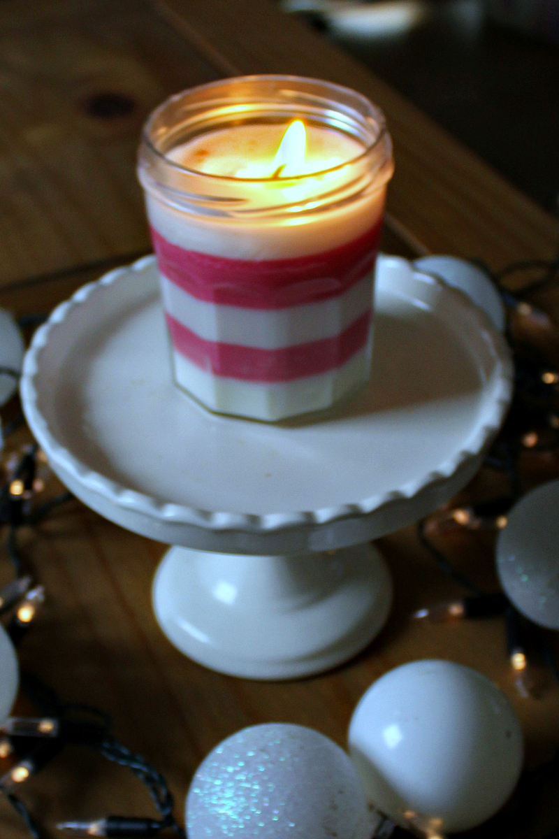 Peppermint Candle Holiday Craft #HolidayCraft #Candlemaking #Peppermint #HomemadeGift #PeppermintCandle #SoyCandle