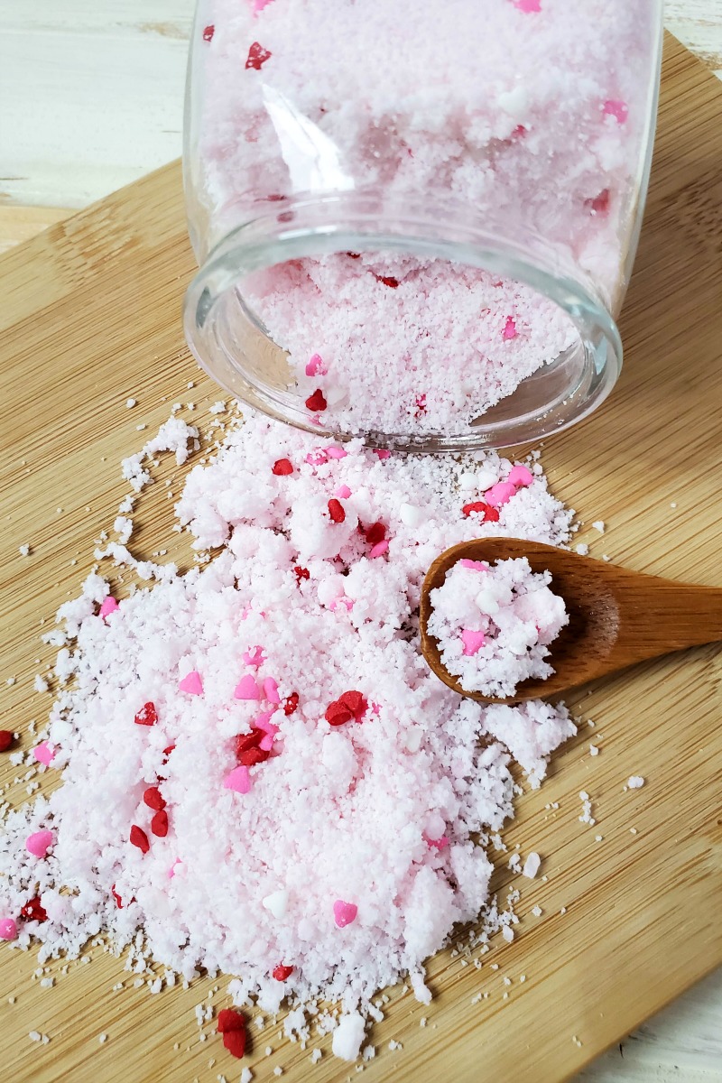 Strawberry scented fizzy bath salts are a fun project, when you want to make a homemade Valentine's Day gift for a loved one. 