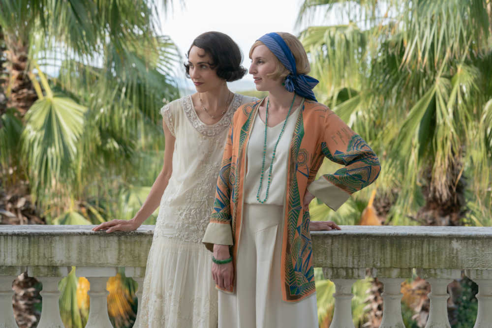 Tuppence Middleton stars as Lucy Branson and Laura Carmichael as Lady Edith in DOWNTON ABBEY: A New Era, a Focus Features release. Credit: Ben Blackall / © 2022 Focus Features LLC