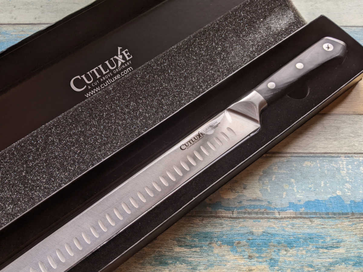 box with cutluxe knife