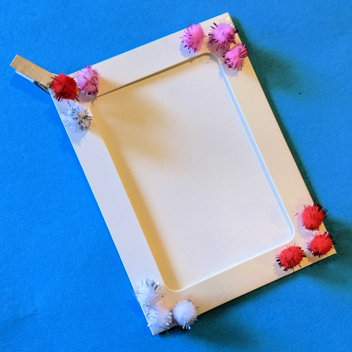 easy valentine pom pom frame craft