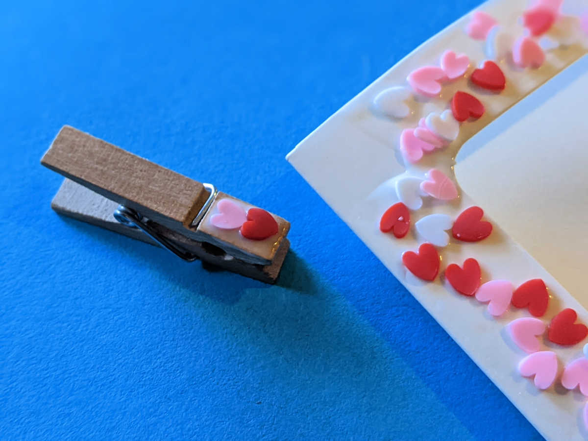 clip with hearts