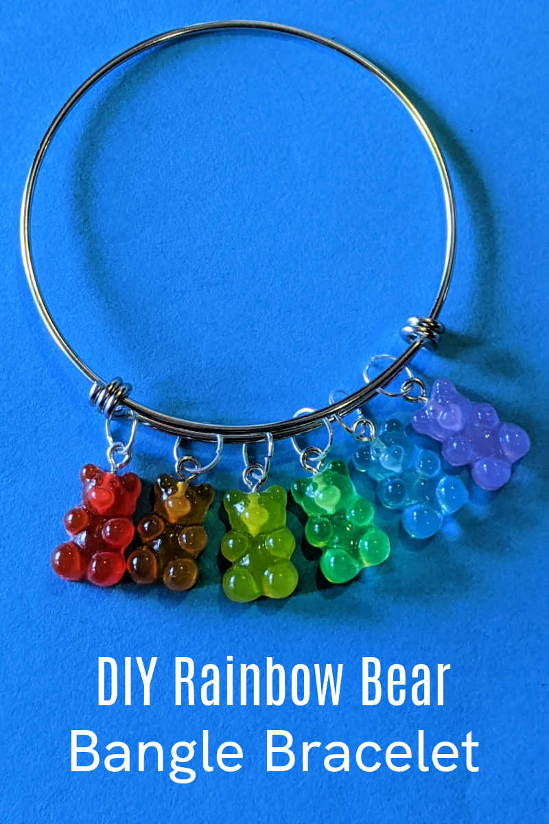 A rainbow bear bangle bracelet is a fun craft that even a beginner can make and, of course, it is cute and fun to wear. 