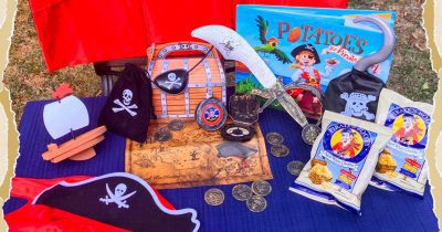 feature pirate pearl treasures