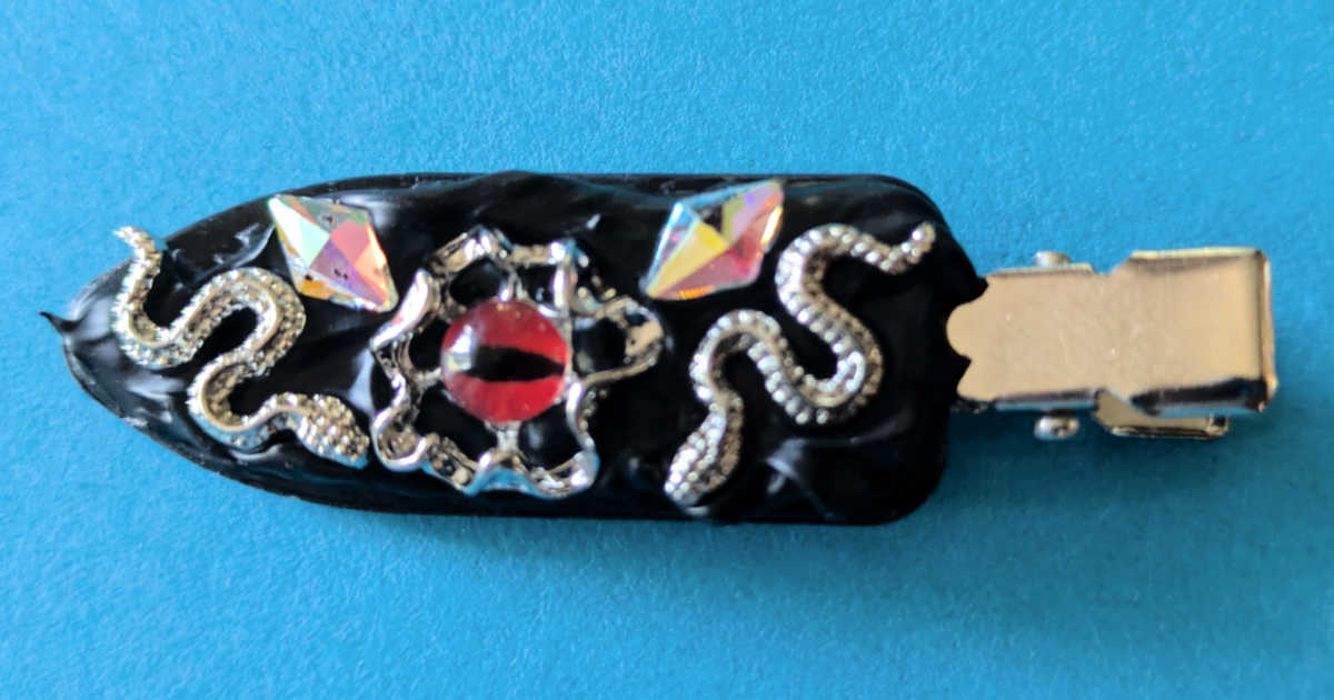 diy goth snakes hair clip