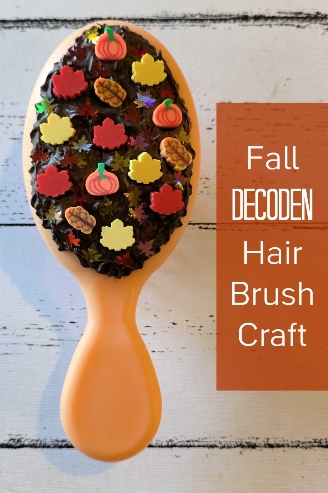 Create a unique and fun fall hair brush with this easy decoden DIY! Use whipped cream glue and fall-themed embellishments to add a touch of autumn to your hair routine.