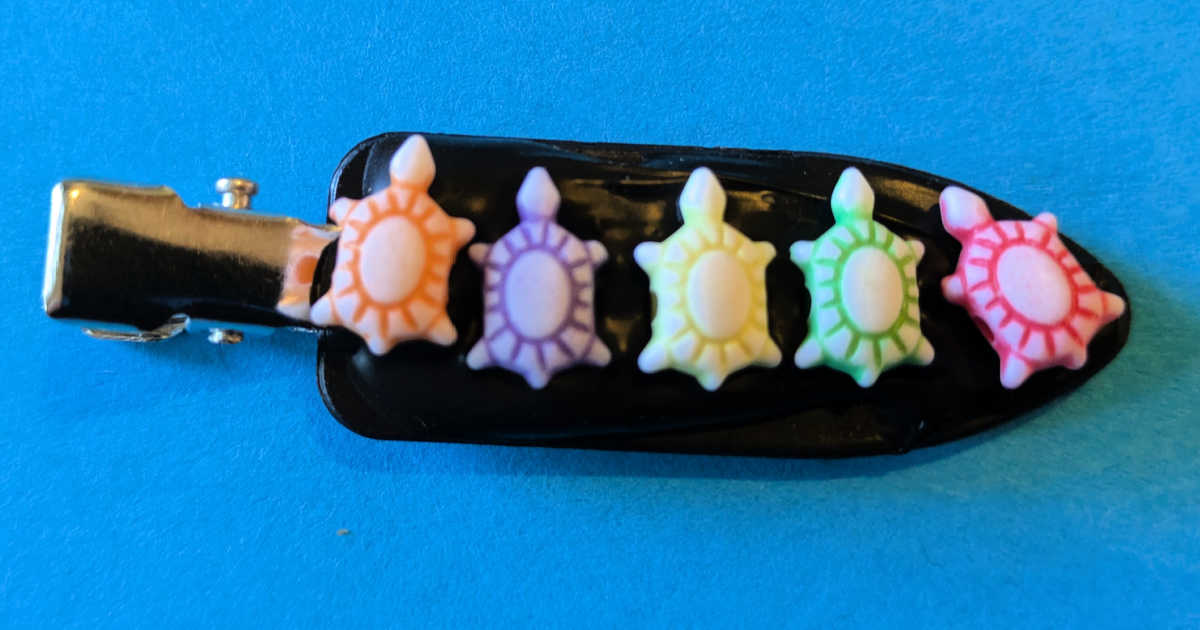 cream glue turtle hair clip