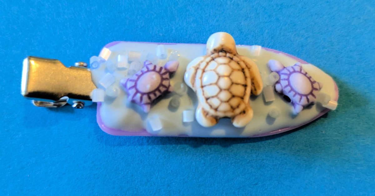 hair clip with 3 turtles on it