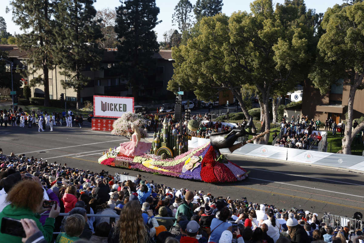 rose parade 2025 wicked float