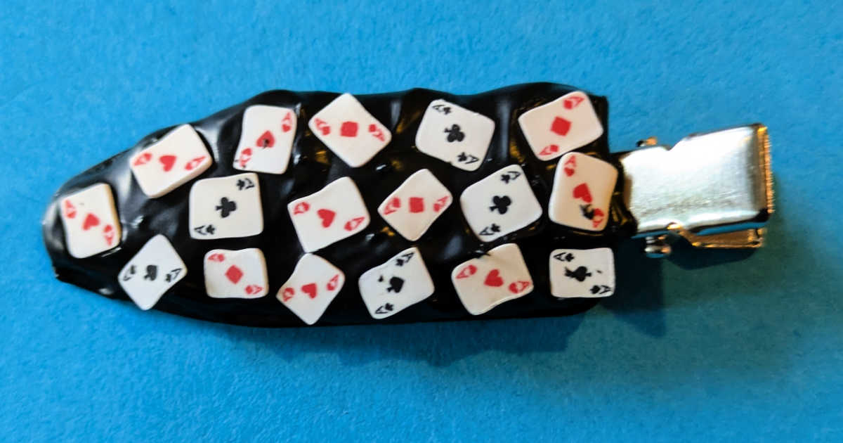 aces gambling theme cream glue hair clip