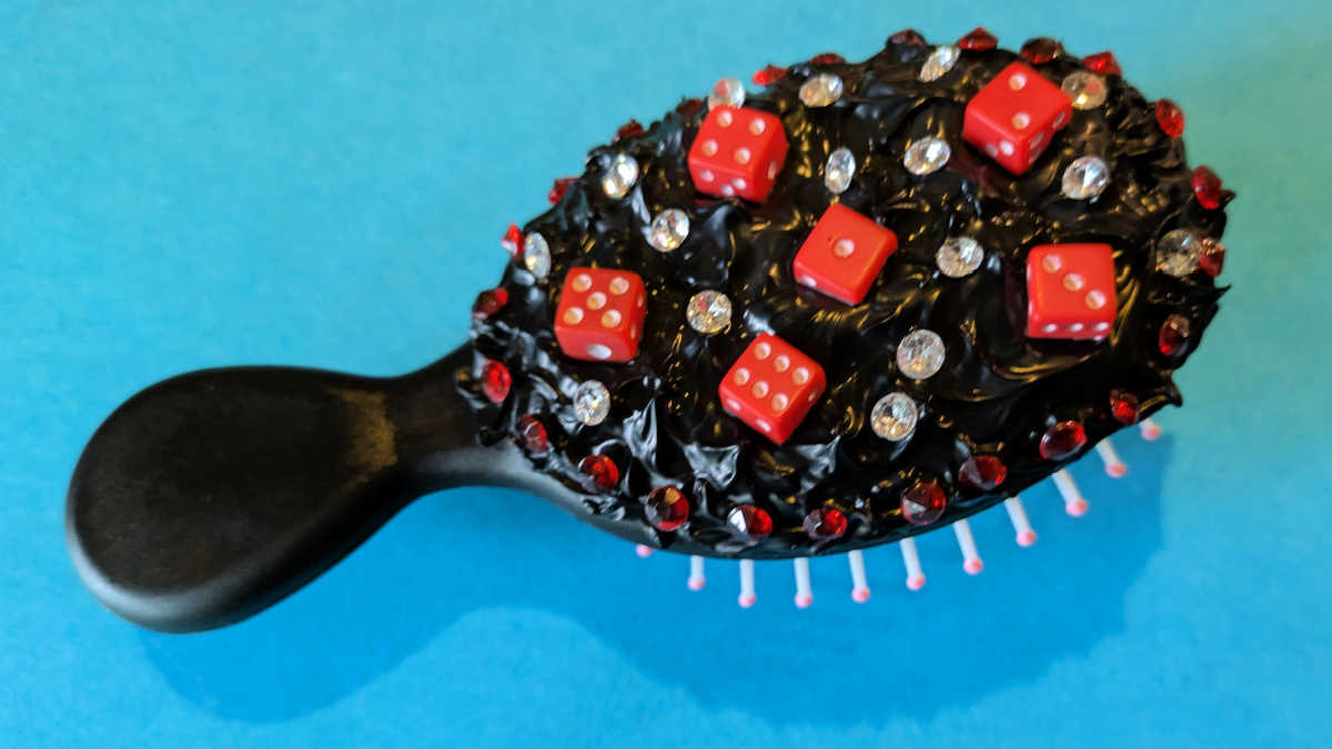 craps dice decoden hair brush