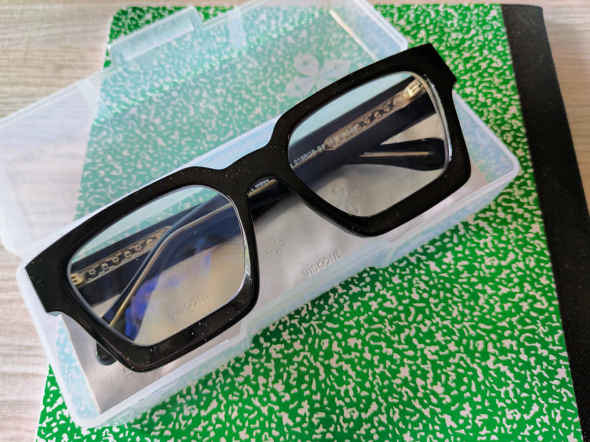 Tired of constant on/off with readers? VISOONE Progressive Reading Glasses offer accurate, multifocal magnification and blue light protection.