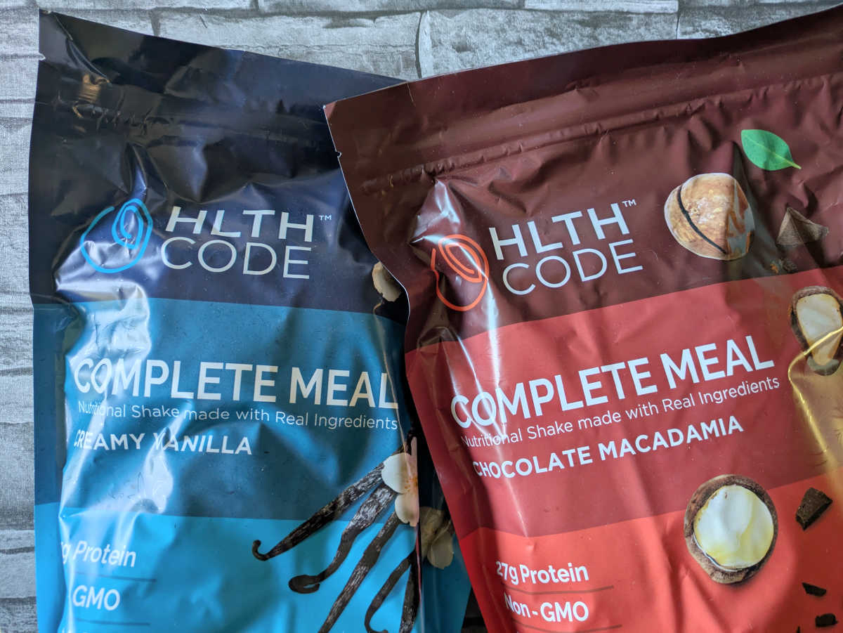 Discover the tasty HLTH Code Complete Meal for busy days! We review the amazing Chocolate Macadamia and Creamy Vanilla flavors, highlighting their convenience and versatility. Get your time back! ⏰