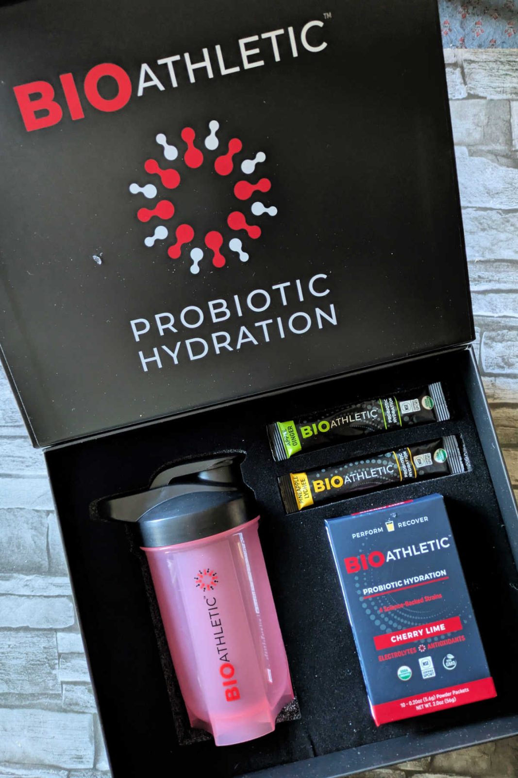 Staying hydrated is essential! BioAthletic Hydration is a good option that tastes good and is easy to add to water. With three unique & tasty flavors (Apple Ginger, Cherry Lime, Pineapple Lychee), it's perfect for workouts or outdoor activity. 💧