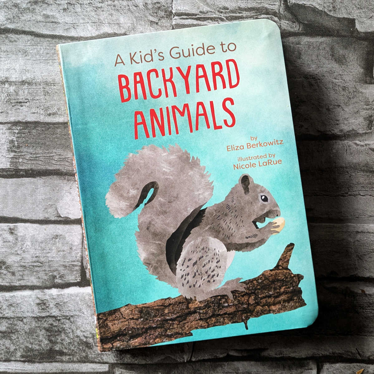 Explore the wild world right outside your window! 🌿 A Kid's Guide to Backyard Animals is a beautifully illustrated book packed with great facts about North American wildlife, from tiny butterflies to majestic deer. 🦊