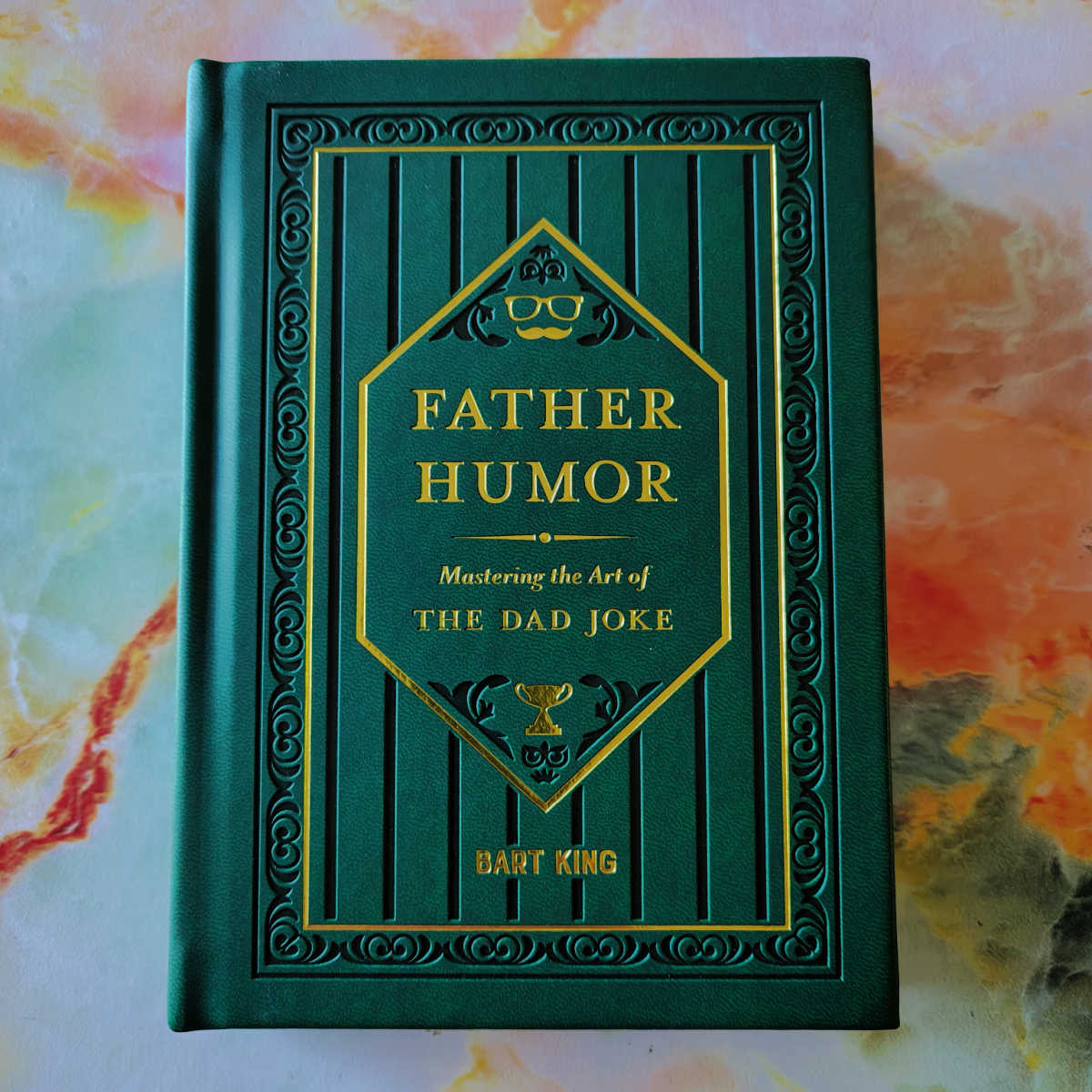 Get ready for ultimate puns! 😁 Father Humor: Mastering the Art of the Dad Joke is the hilarious and silly hardcover that makes a good gift for Father’s Day or any new dad. 🧀