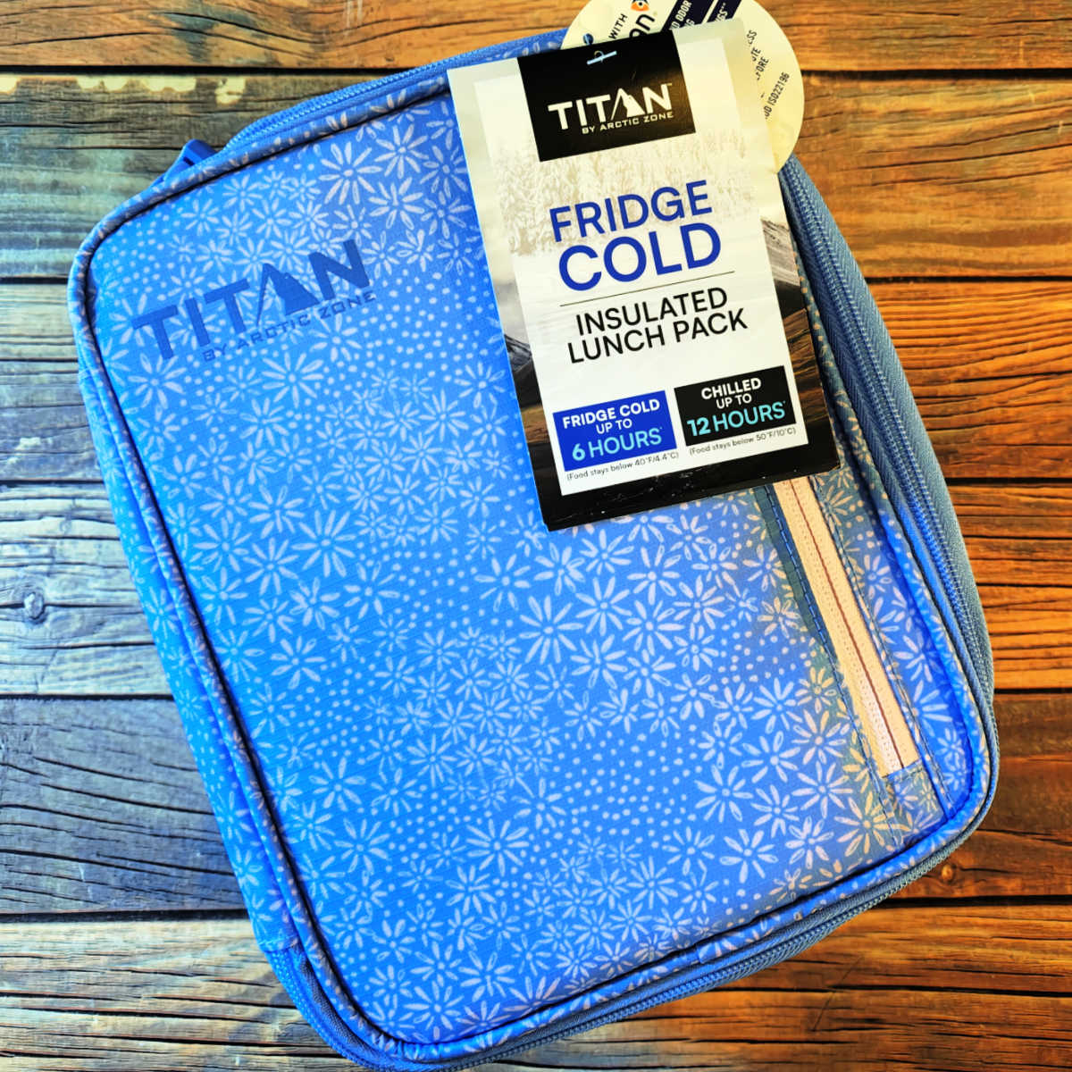 Keep meals fresh until lunchtime with the Titan by Arctic Zone Upright Fridge Cold Lunch Box. See how the Ice Walls® deliver up to 12 hours of chilling power for back-to-school, office workdays, and weekend outings.