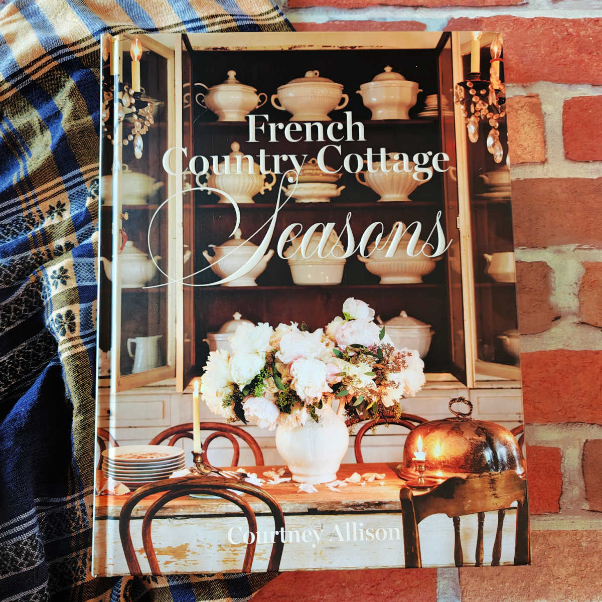 book French Country Cottage Seasons
