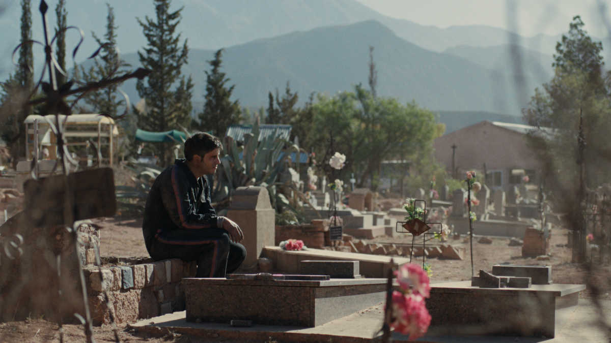 LOS RENACIDOS cemetery scene